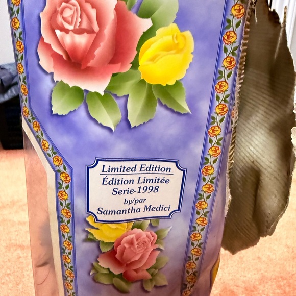 Samantha Collection - Elegant Red and White Doll with Fur Trim - Picture 10 of 12